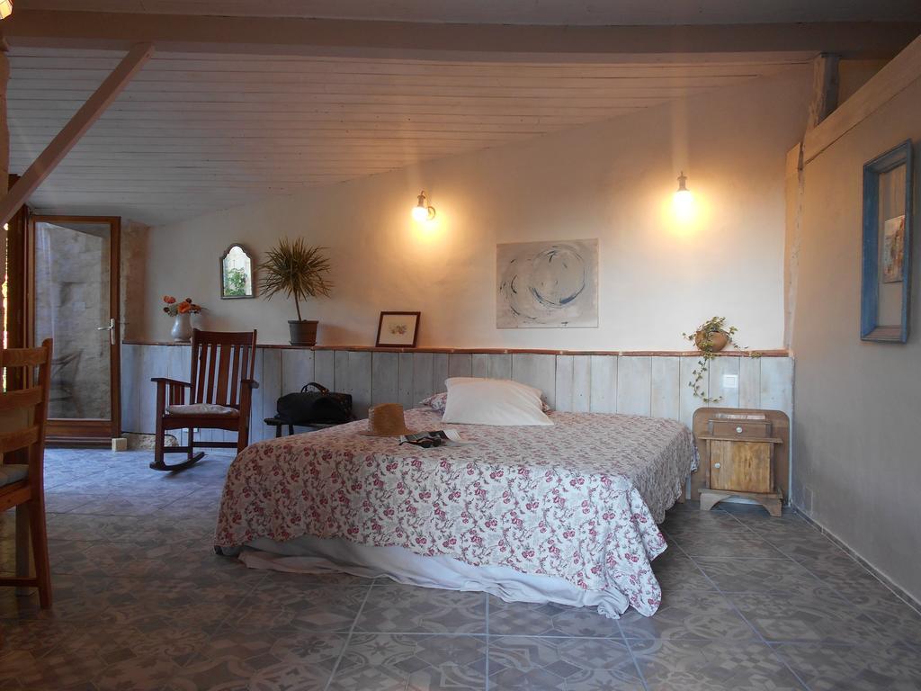 Bed and Breakfast Bastida De Beata à Noailles  Extérieur photo