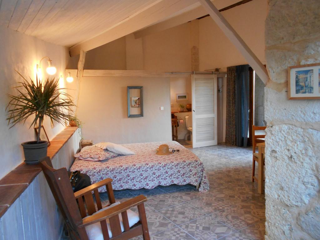 Bed and Breakfast Bastida De Beata à Noailles  Chambre photo