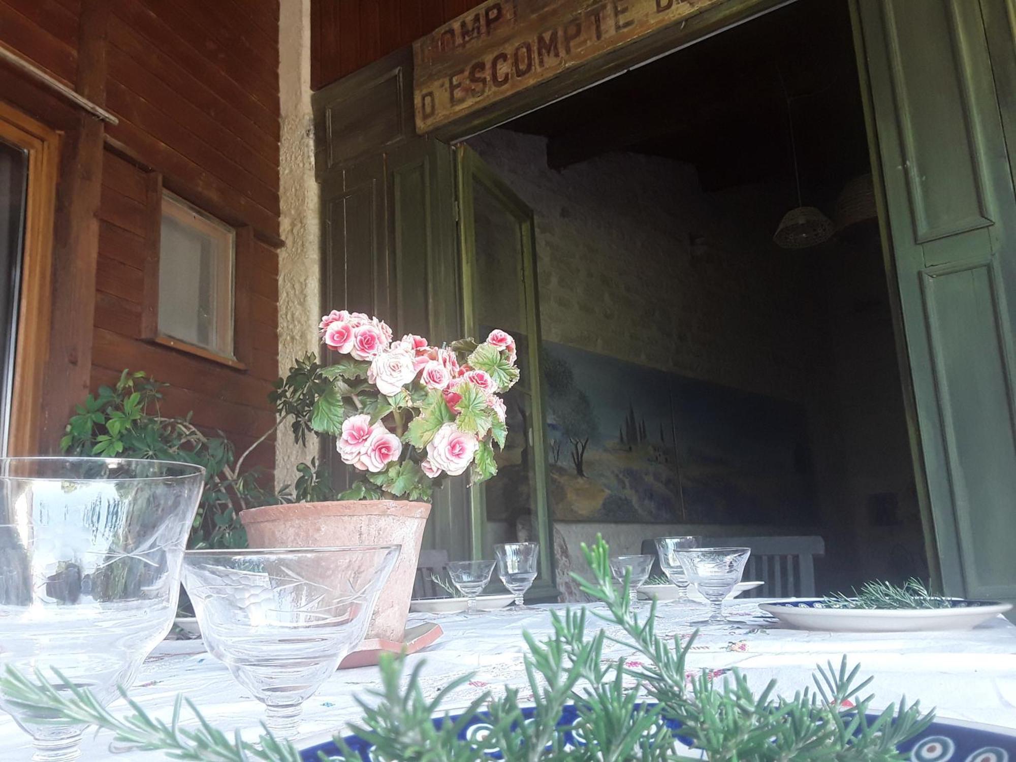 Bed and Breakfast Bastida De Beata à Noailles  Extérieur photo