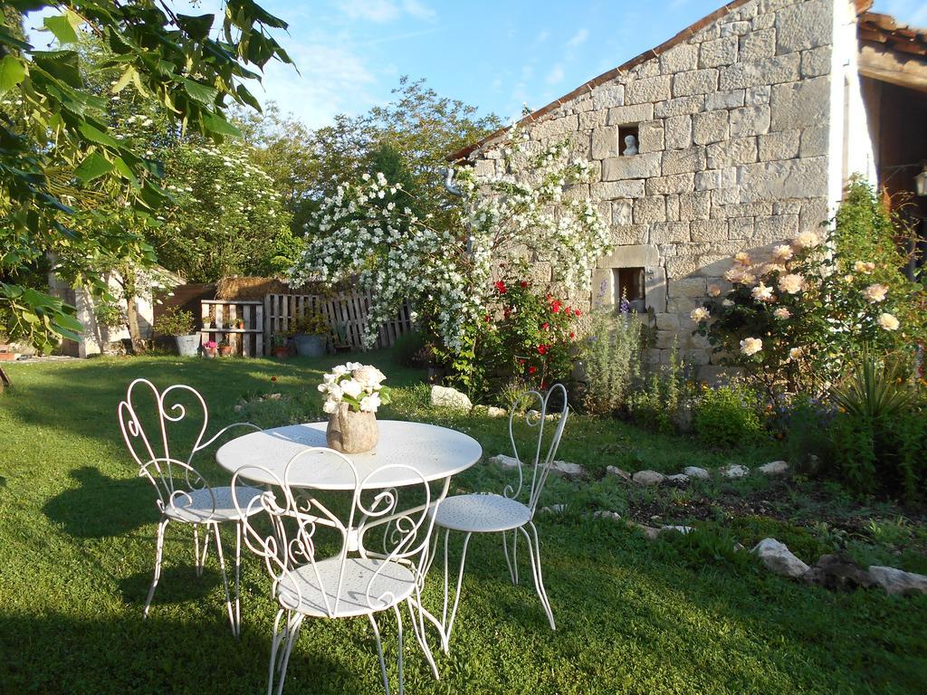 Bed and Breakfast Bastida De Beata à Noailles  Extérieur photo