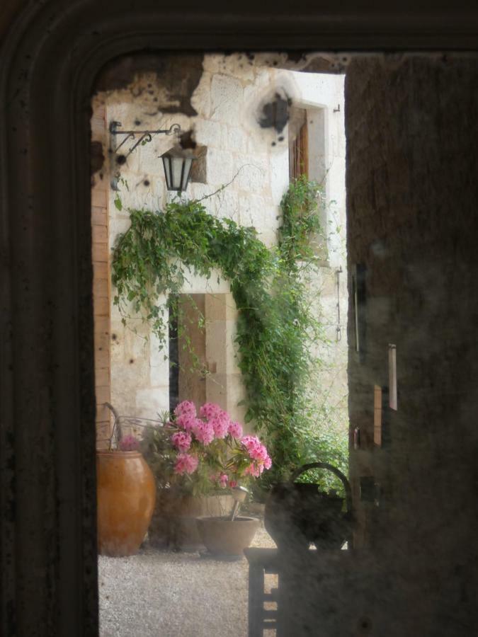 Bed and Breakfast Bastida De Beata à Noailles  Extérieur photo